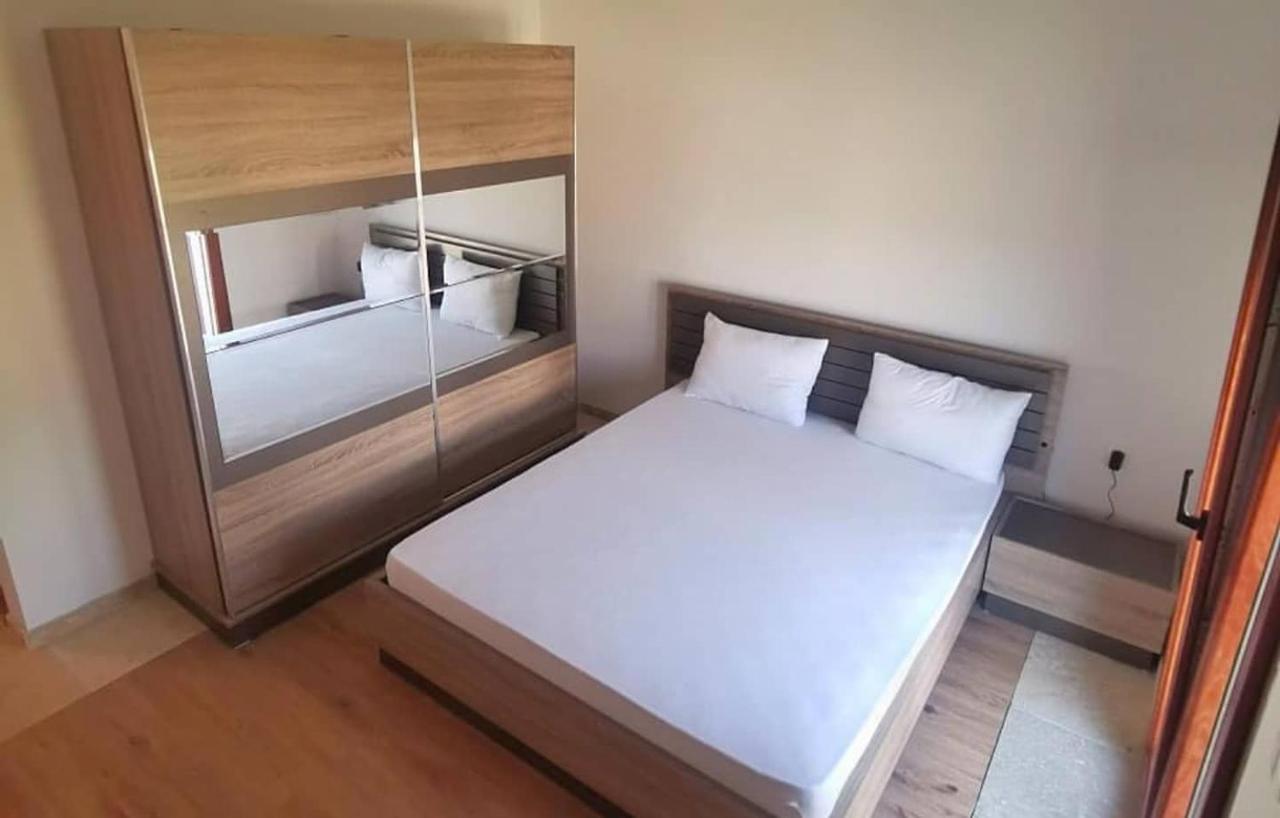 New Luxury Apartments Bar Bagian luar foto